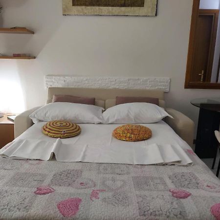 Juliet'S Eye Apartment เวโรนา ภายนอก รูปภาพ